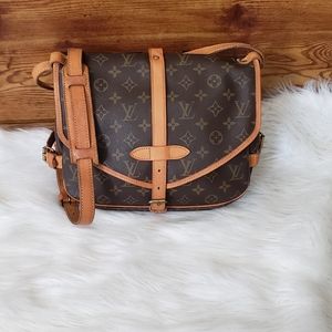 🦋🎀STUNNING🎀🦋 Louis Vuitton SAUMUR 30